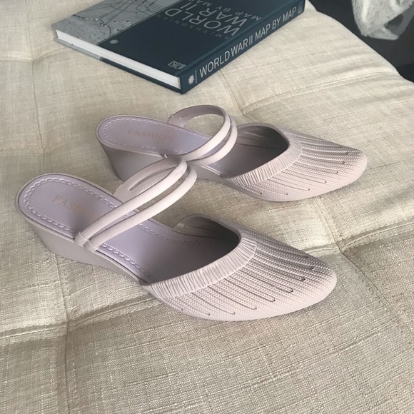 NWT Rubber Pointed Toe Slide Mules Size 40 - Picture 2 of 9